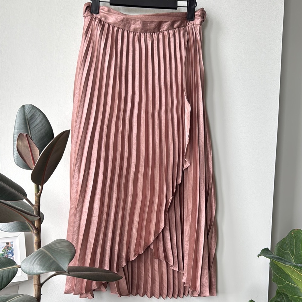 Elegant Pink Pleated Skirt